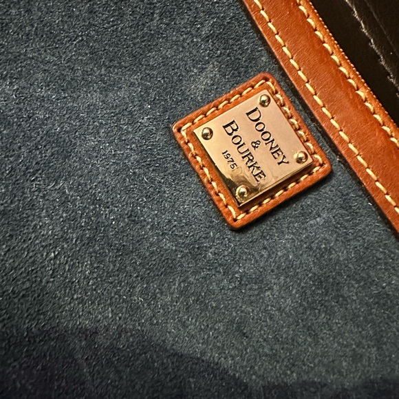 Dooney and Bourke wristlet NWOT - Picture 3 of 4